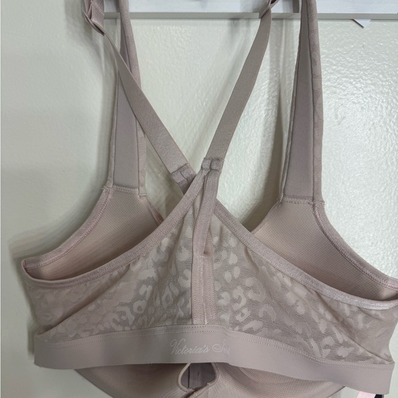 Victoria's Secret Blush Pink Sports Bra - Picture 2 of 6